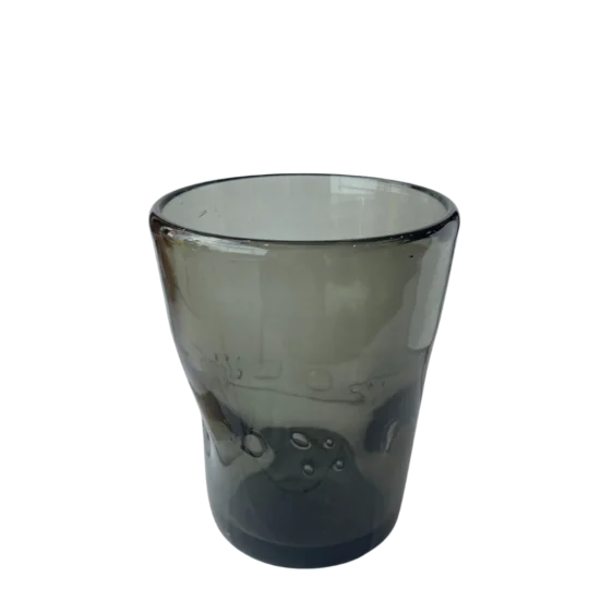 gråfarvet glas